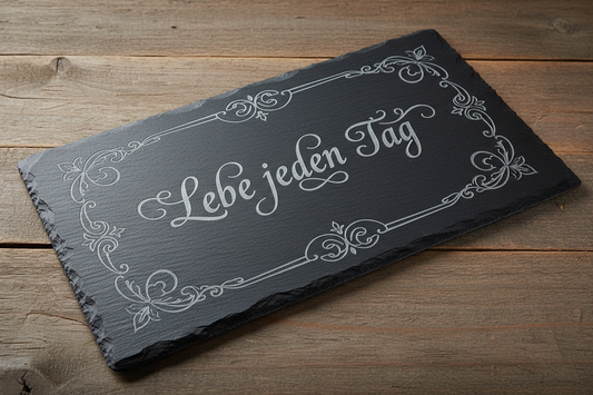 Schieferplatte mit Spruch-Gravur